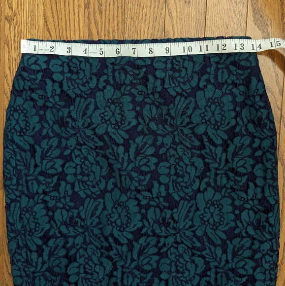 Banana Republic Two-Tone Lace Pencil Skirt Size 0 green/navy - Picture 5 of 10